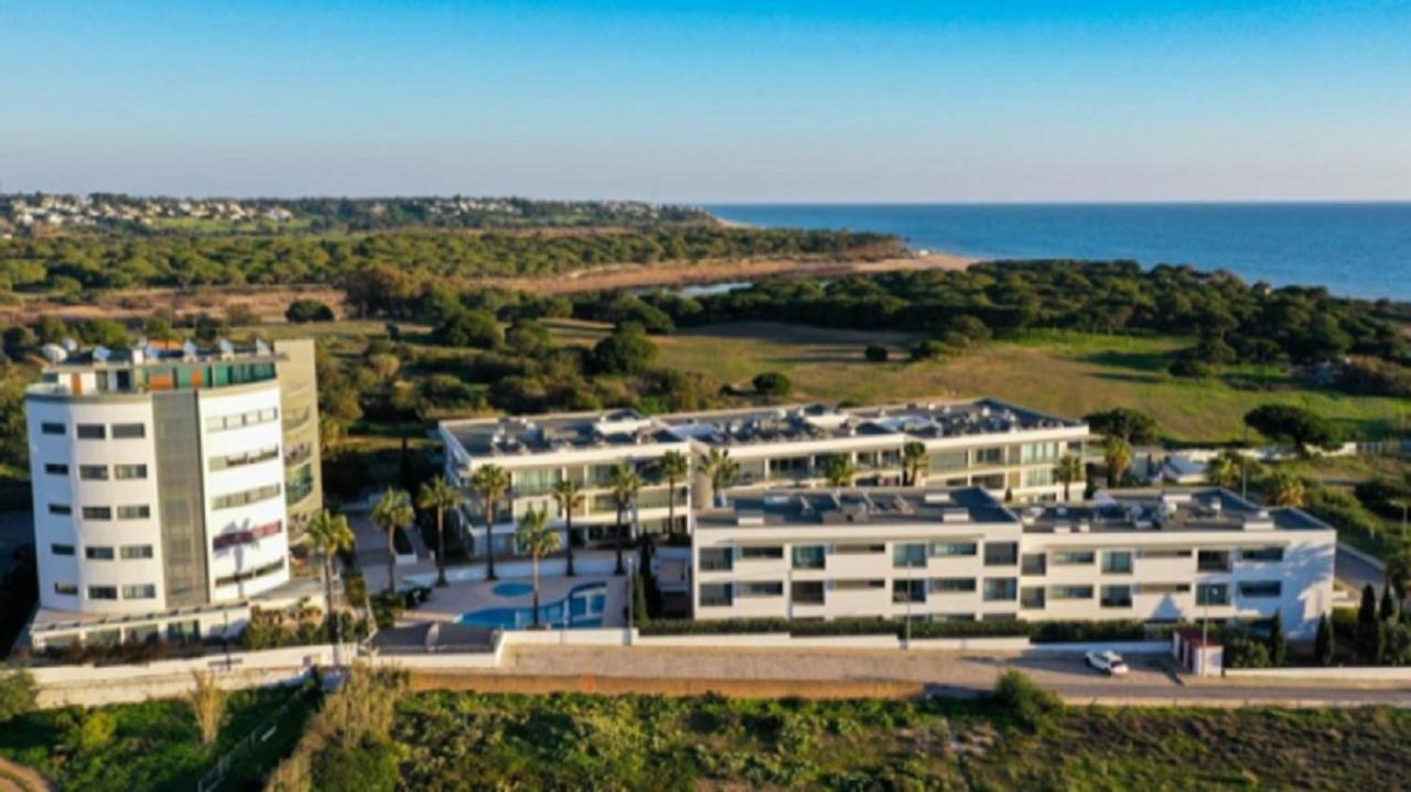 Apartamentos Cavalo Preto Beach Resort קווארטיירה מראה חיצוני תמונה