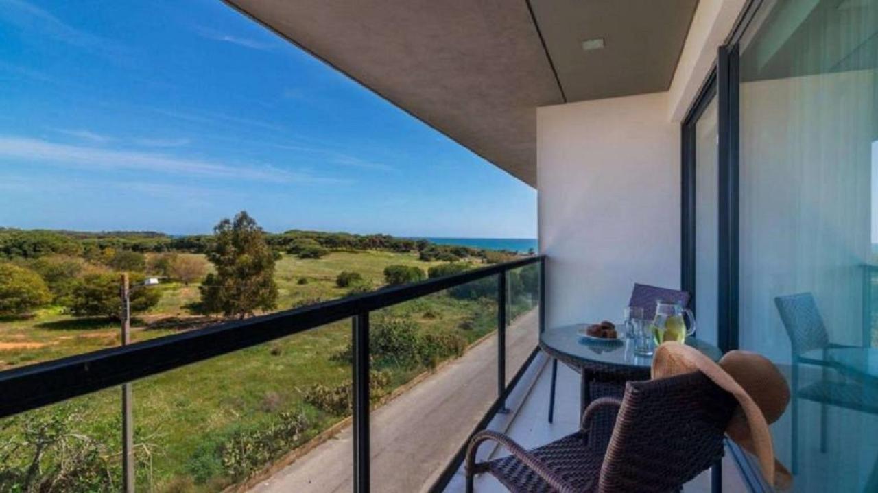 Apartamentos Cavalo Preto Beach Resort קווארטיירה מראה חיצוני תמונה